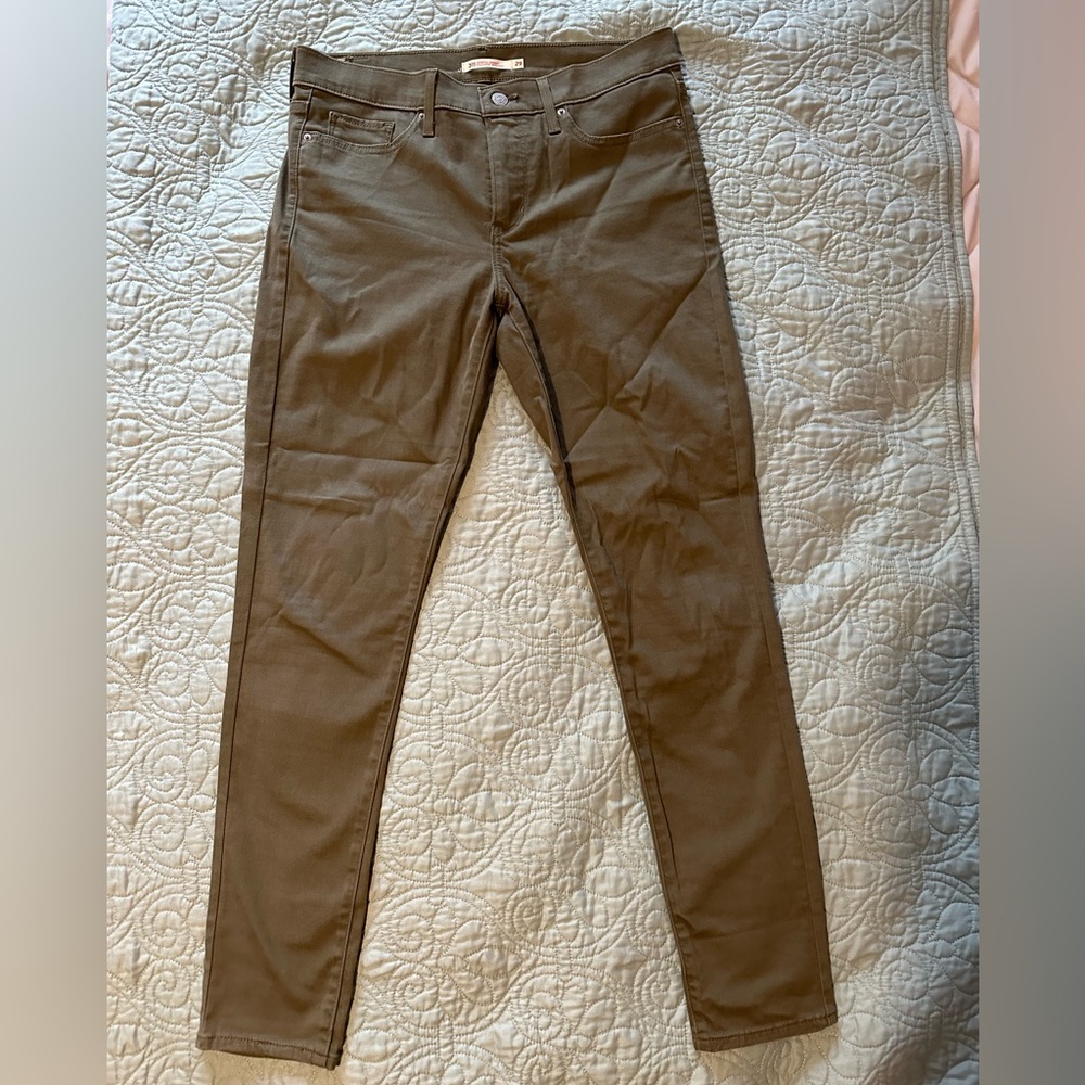 Levi’s shaping skinny khaki jeans size 29